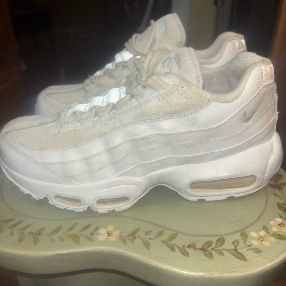 Nike Kids Shoes in Cream and White